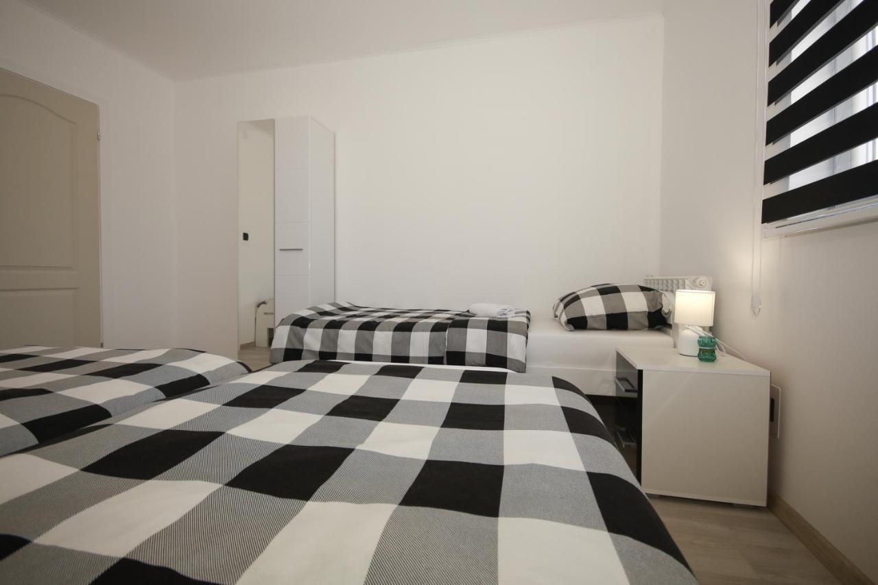 Apartments Sweet Home Otočac Eksteriør bilde
