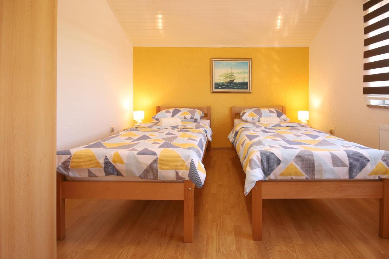 Apartments Sweet Home Otočac Eksteriør bilde