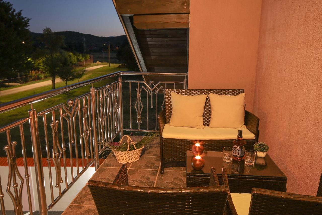 Apartments Sweet Home Otočac Eksteriør bilde